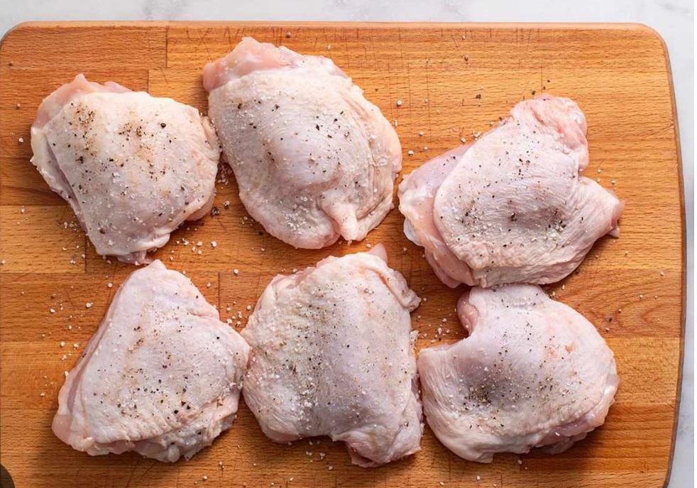 Tender Chicken thigh boneless calibrated